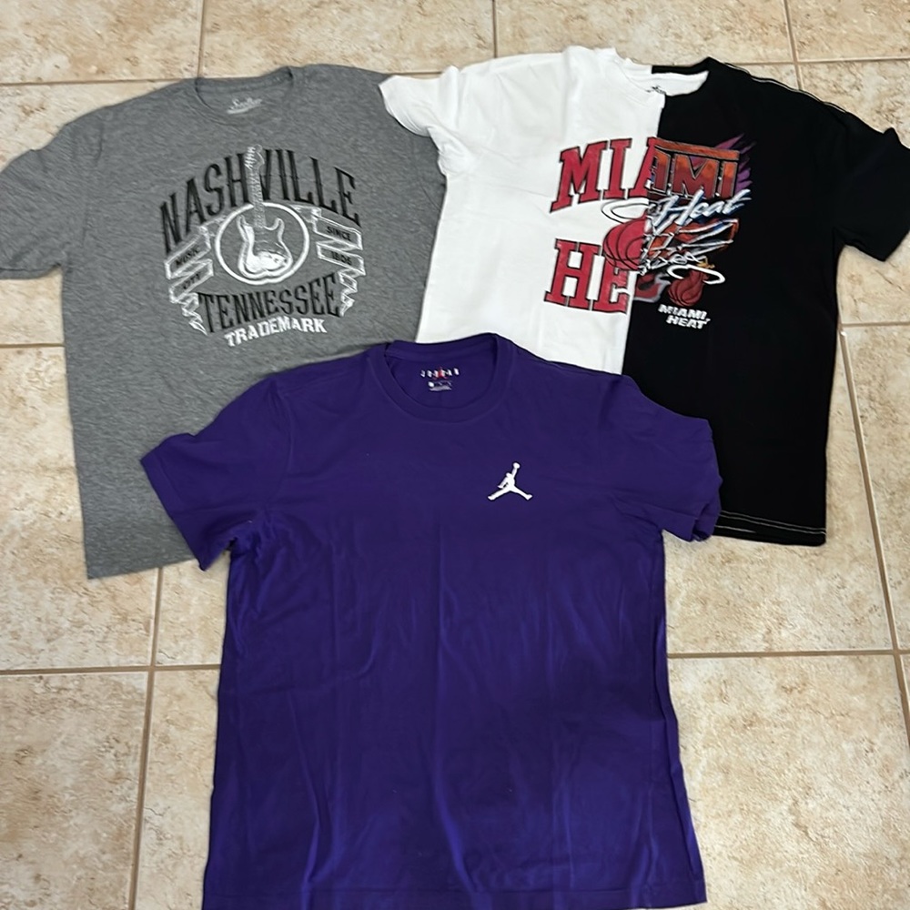 3x Men’s Tees size L